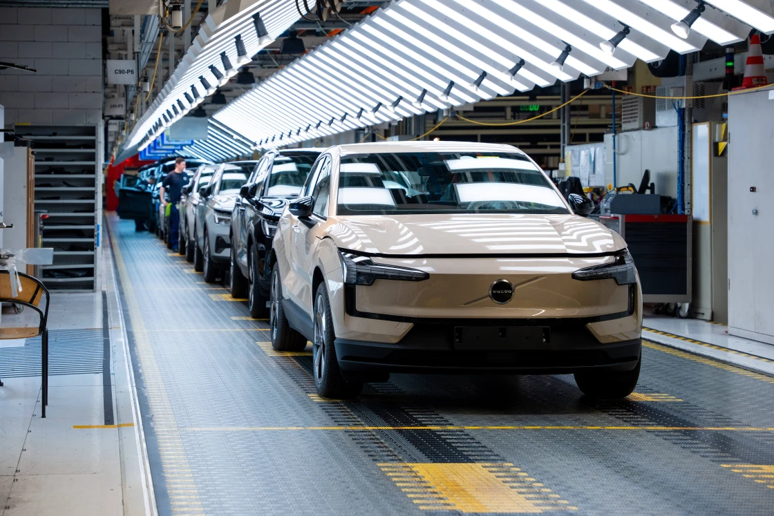 Volvo Cars inicia produção do SUV elétrico EX30, campeão de vendas na Europa