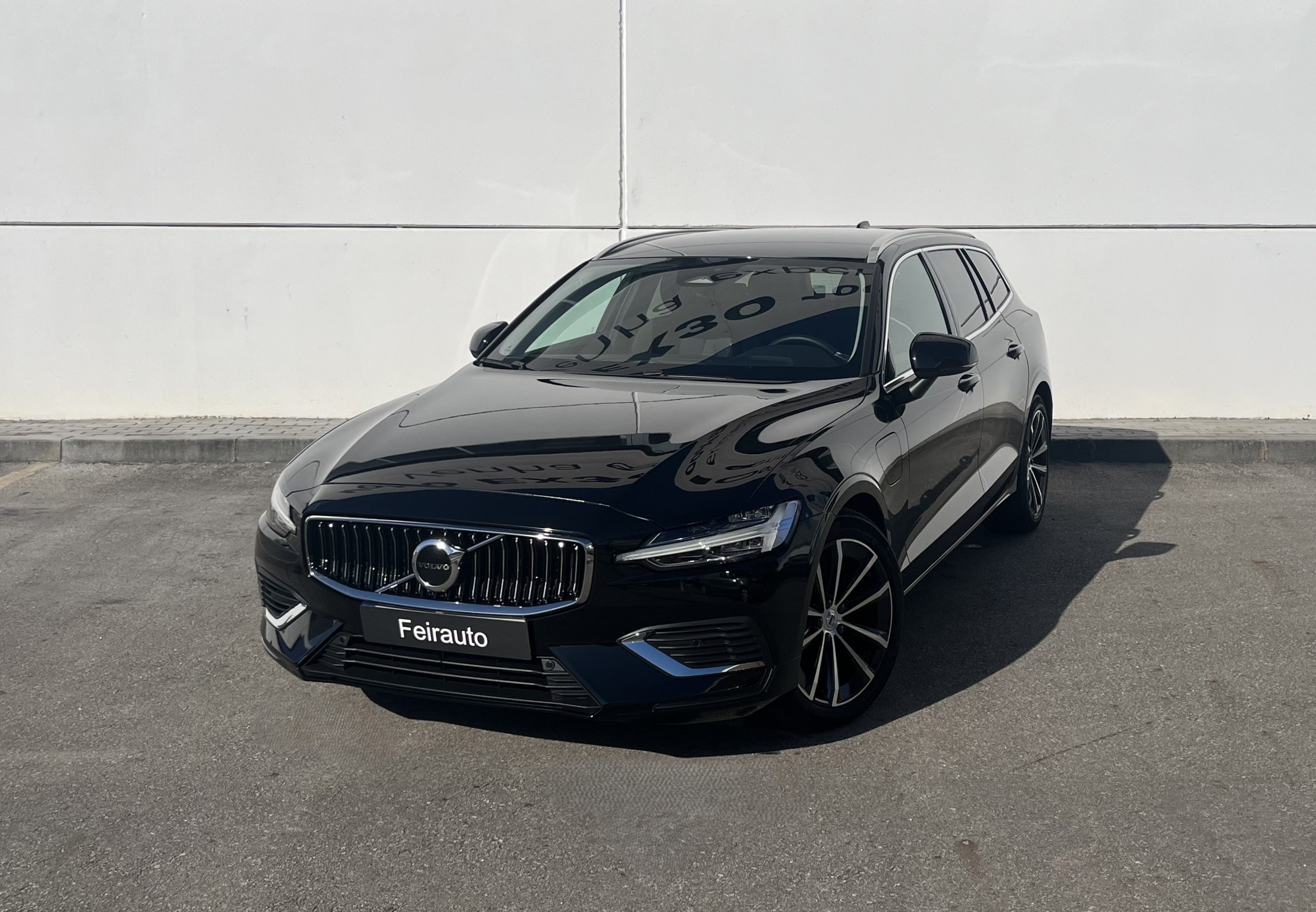Volvo V60 Core, T6 AWD Híbrido Plug-in, Elétrico/Gasolina, Bright