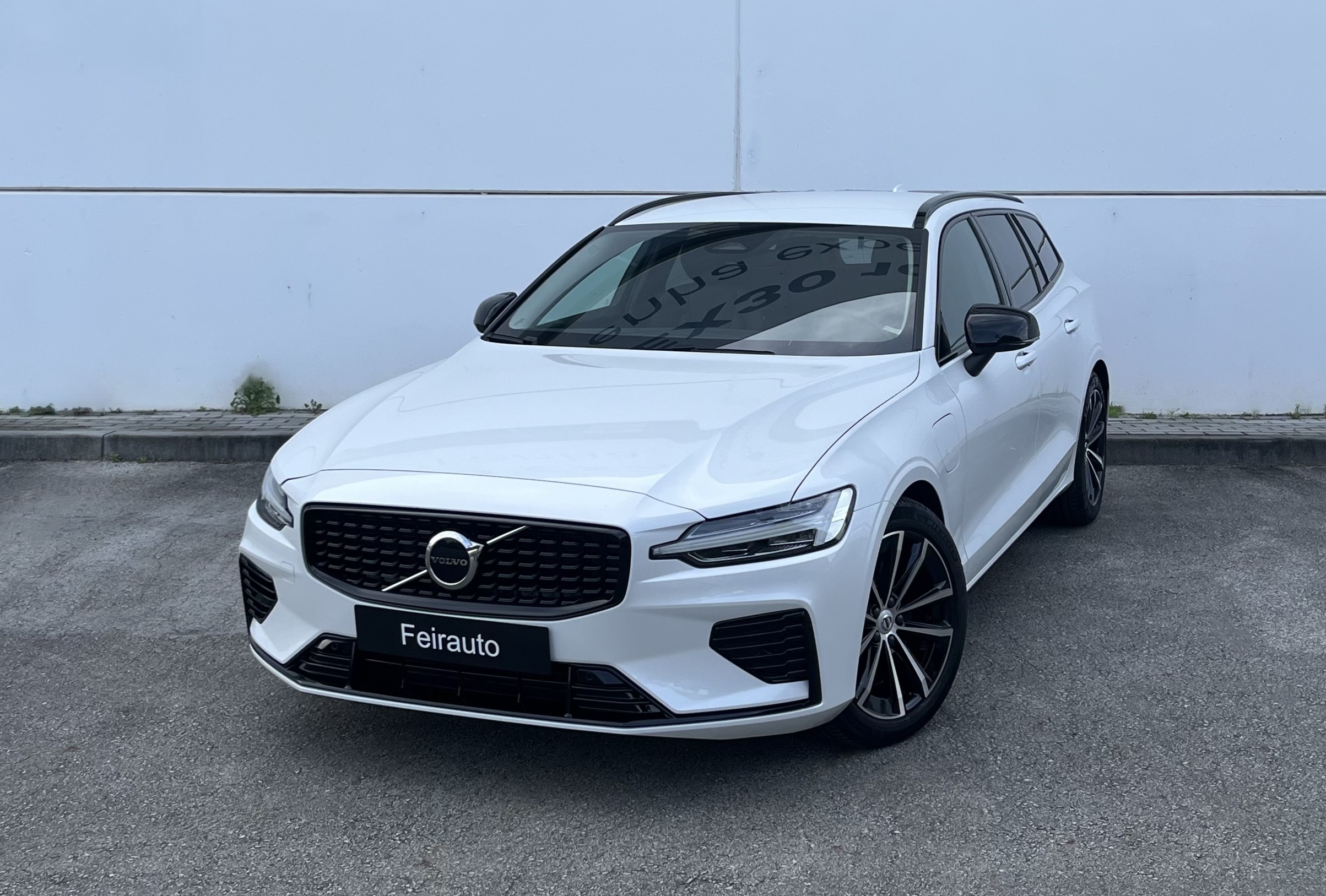Volvo V60 Plus, T6 AWD Híbrido Plug-in, Elétrico/Gasolina, Dark