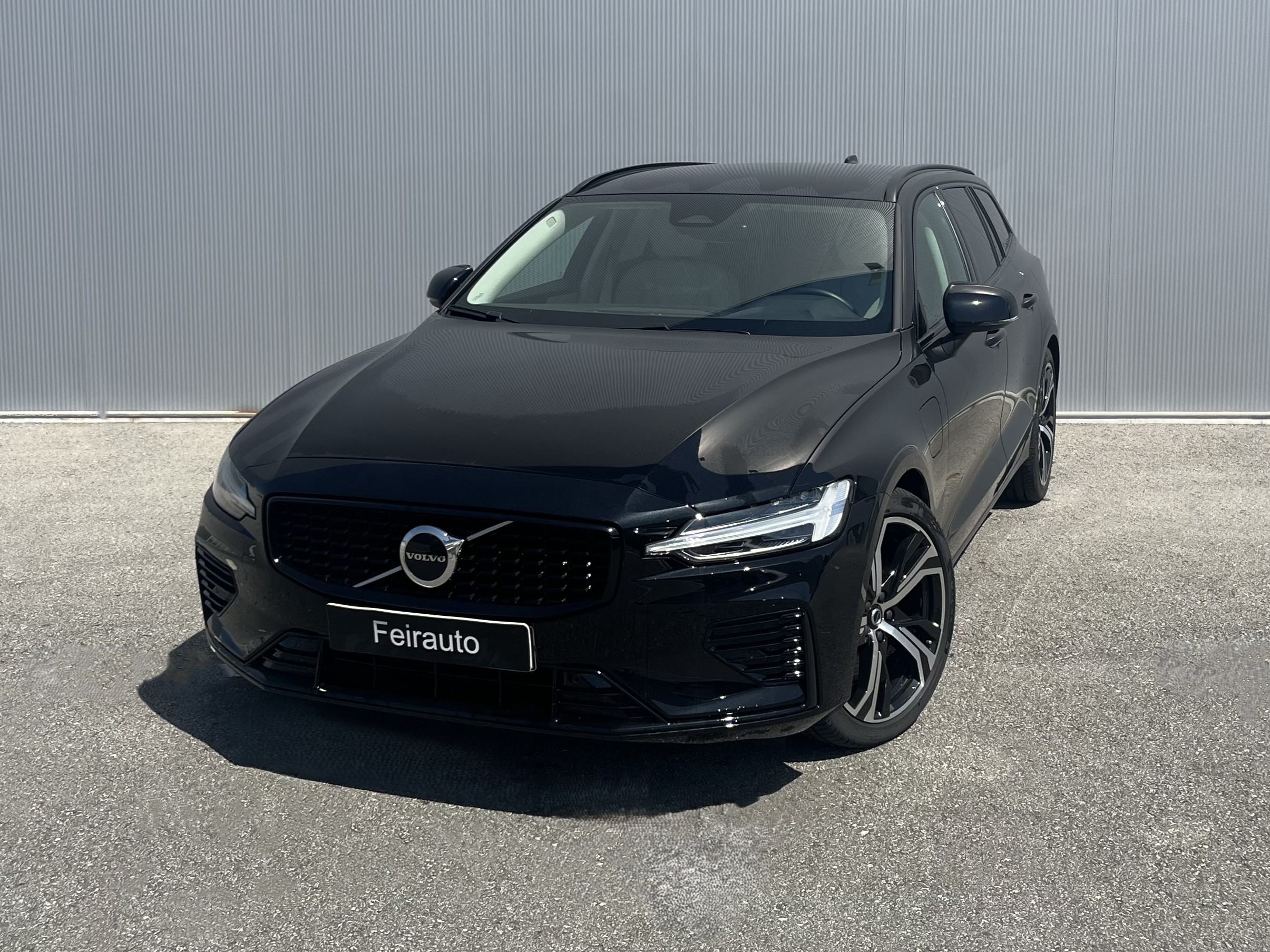 Volvo V60 Plus, T6 AWD Híbrido Plug-in, Elétrico/Gasolina, Dark